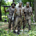 public décoration métal homme statue vie taille soldat bronze sculpture